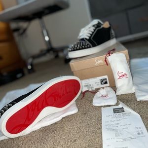 Selling Christian Loubitons size 7